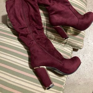 Knee high wine color boots👢